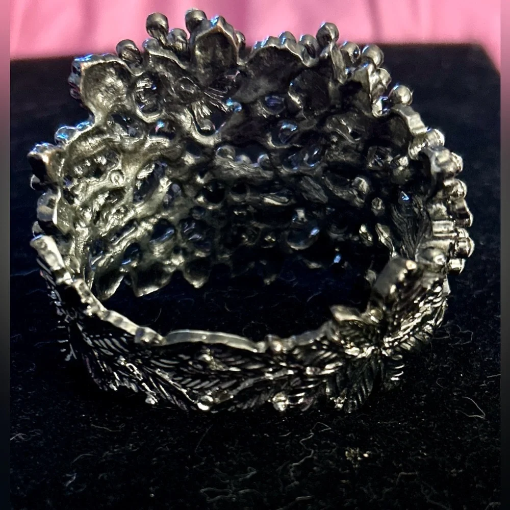 💎YIKES! I’m blinded by the bling!  Vintage Crystal BLING 🌺 Hinged Cuff Bracelet - Picture 3 of 9